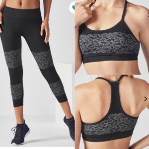New Fabletics 2 piece capri seamless set